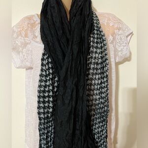 Set Of 2 Crinkle Scarves Black / White
